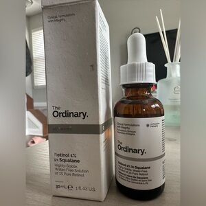The Ordinary Retinol 1% in Squalane - white & brown